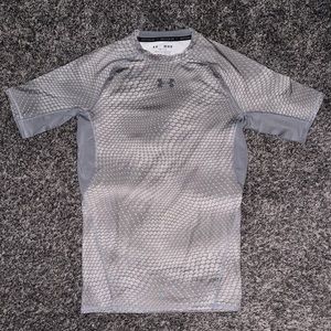 Under Armour grey heat gear compression short sleeve shirt